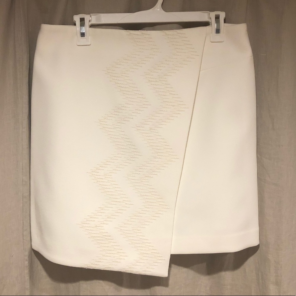 424 FIFTH Lord and Taylor Embroidered skirt